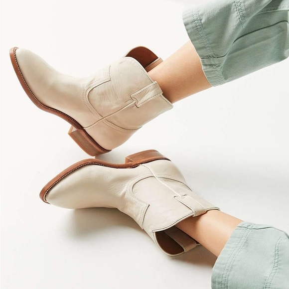 Frye Shoes - $398 Frye Billy Inside Zip Ivory White Leather Southern Cowboy Short Ankle Boot